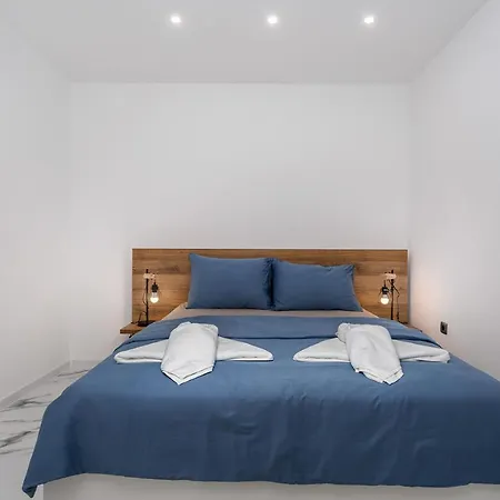 Nela Apartment *