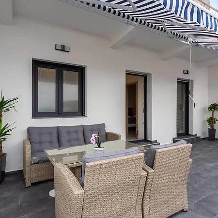 Nela Sea View Apartmán